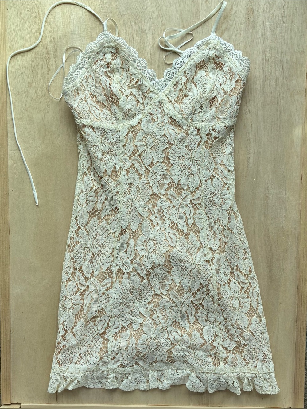 White Floral Lace V-Neck Strappy Mini Dress S Ruffle Sheath Slip In